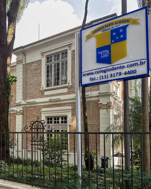 Colégio Dante Alighieri, a 1,7 km do ETERNO